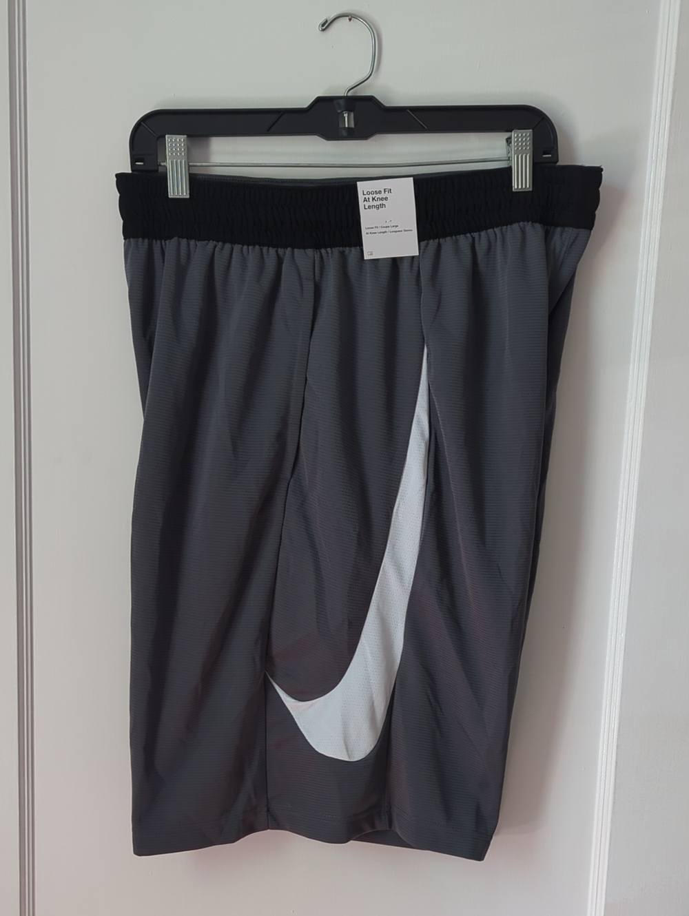 Nike Loose Fit At Knee Length Gray Black Dri Fit Shorts NEW Size XL